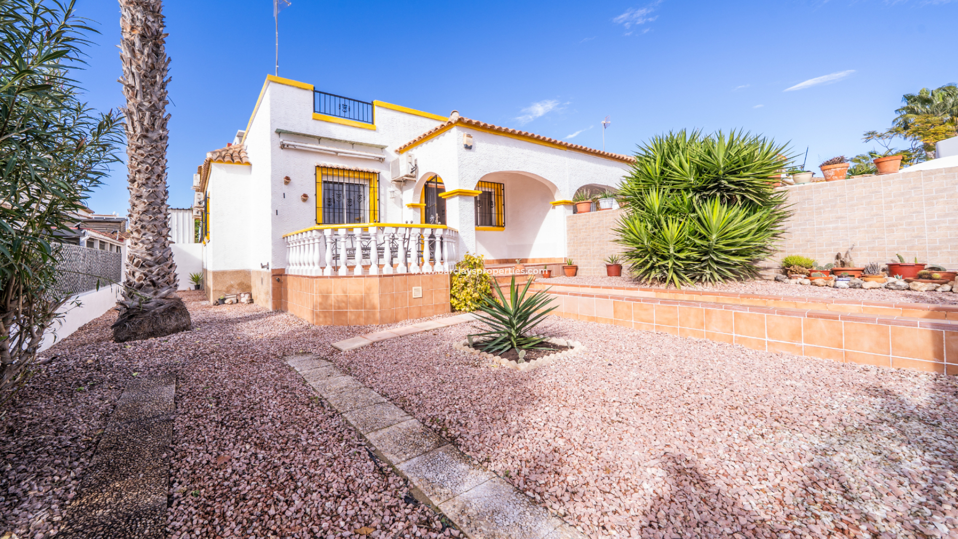 Quad - Wederverkoop - Urb. La Marina - 6110