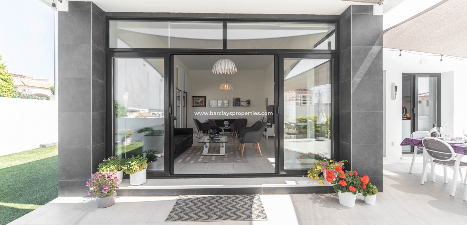 Resale - Detached - Urb. La Marina