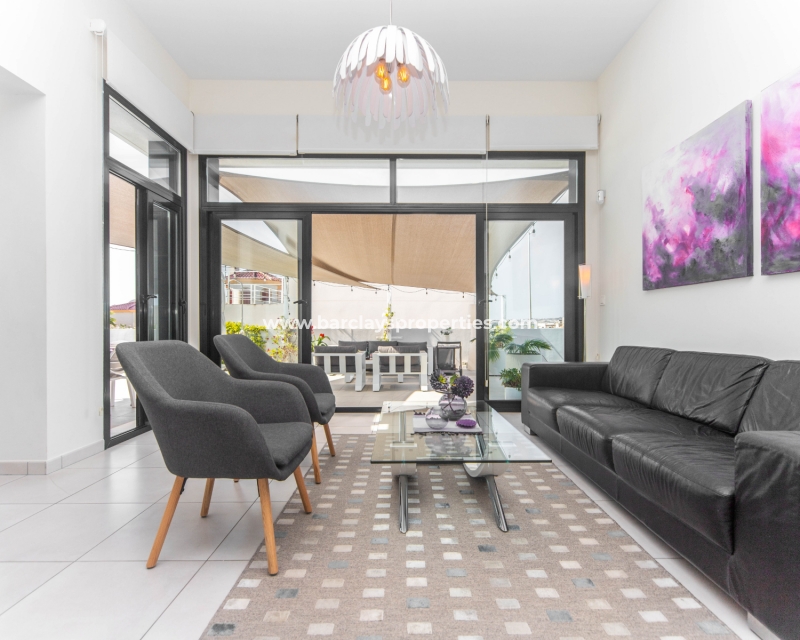 Resale - Detached - Urb. La Marina