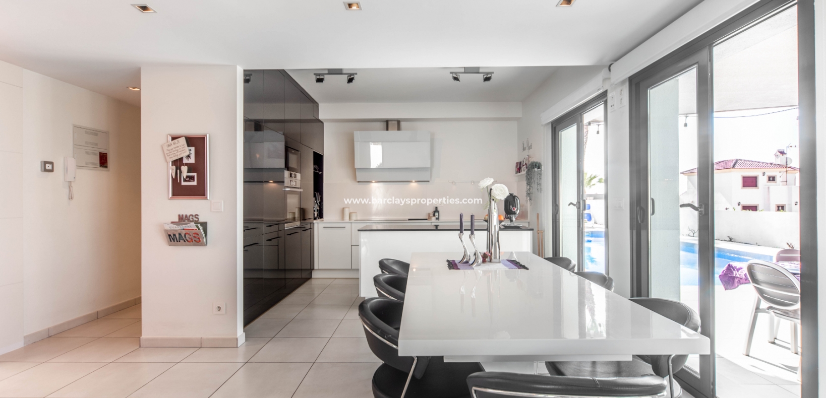 Resale - Detached - Urb. La Marina