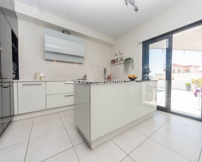 Resale - Detached - Urb. La Marina