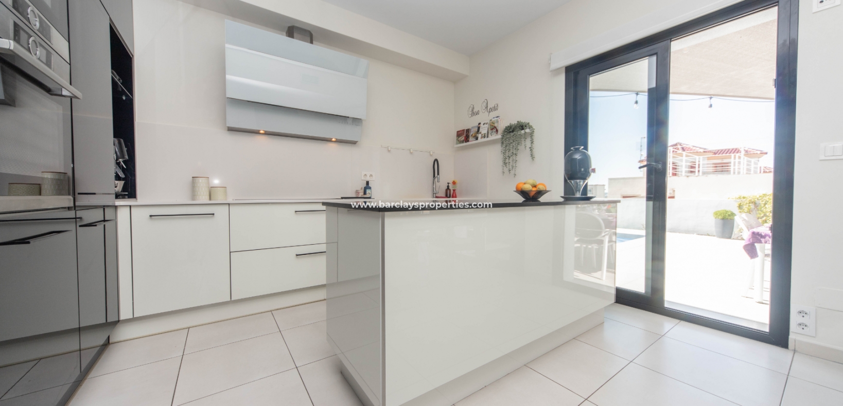 Resale - Detached - Urb. La Marina