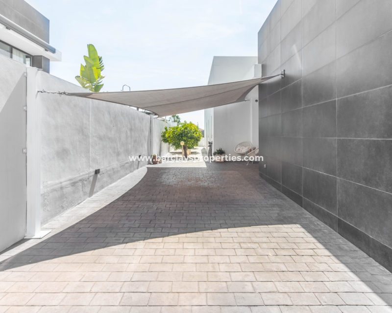 Resale - Detached - Urb. La Marina