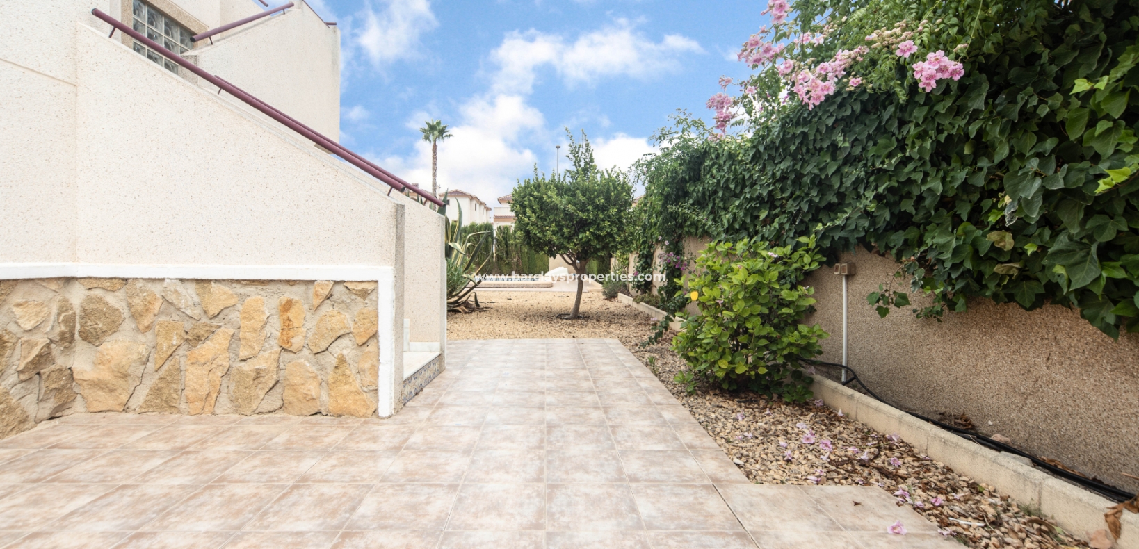 Resale - Detached - Urb. La Marina