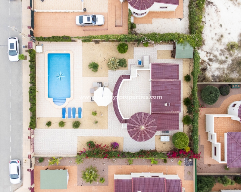 Resale - Detached - Urb. La Marina