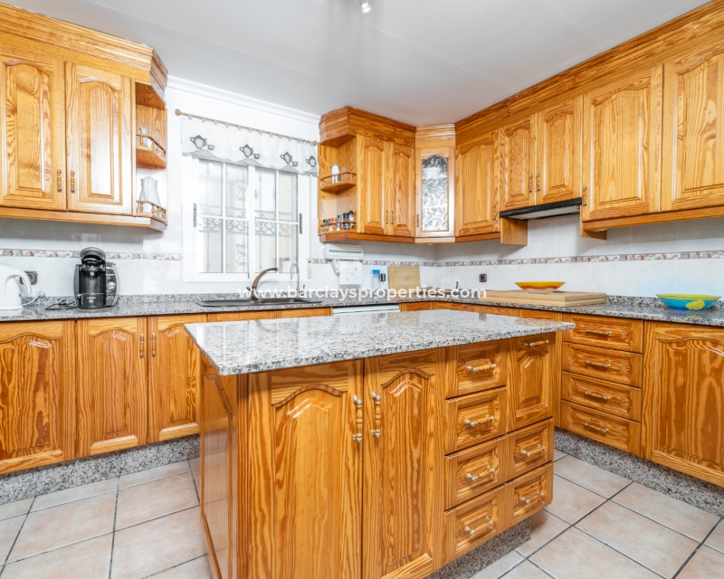 Resale - Detached - Urb. La Marina