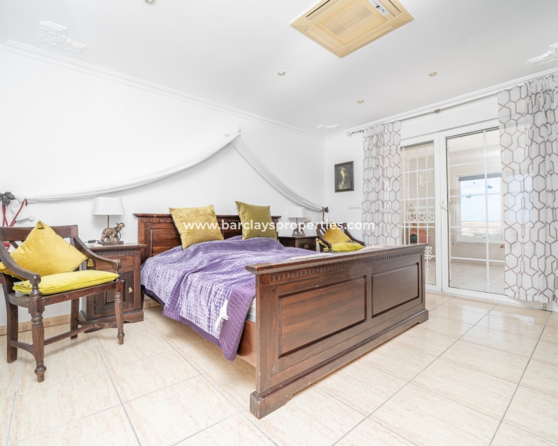 Resale - Detached - Urb. La Marina