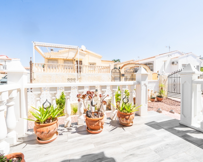 Resale - Detached - Urb. La Marina