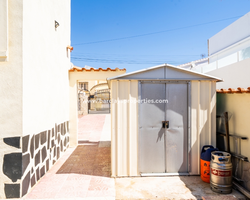 Resale - Detached - Urb. La Marina