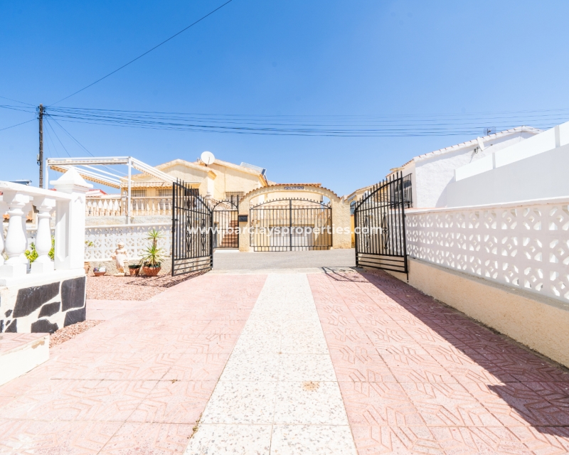 Resale - Detached - Urb. La Marina