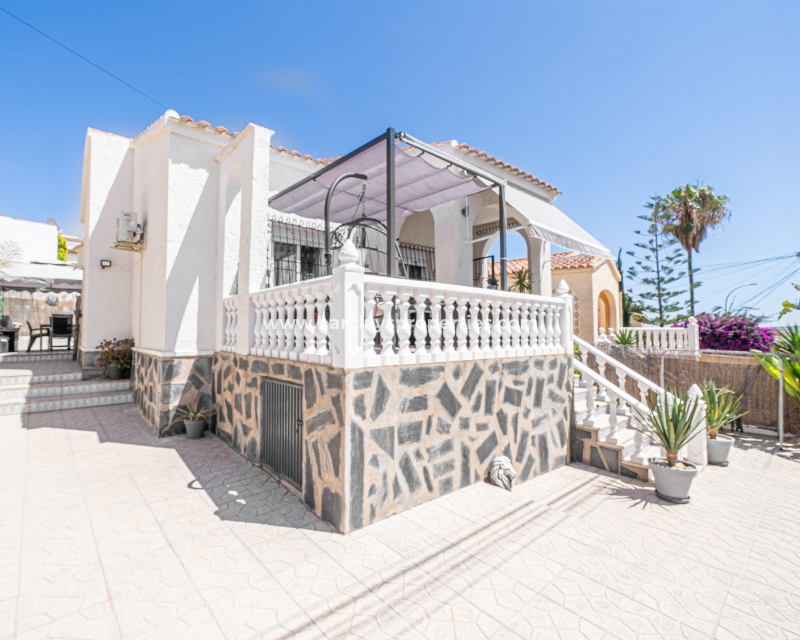 Resale - Detached - Urb. La Marina