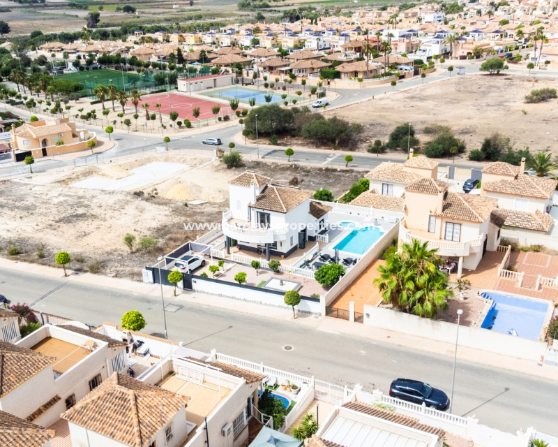 Resale - Detached - Urb. La Marina