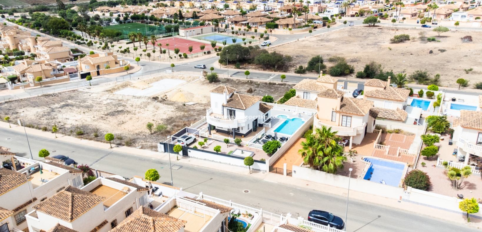 Resale - Detached - Urb. La Marina