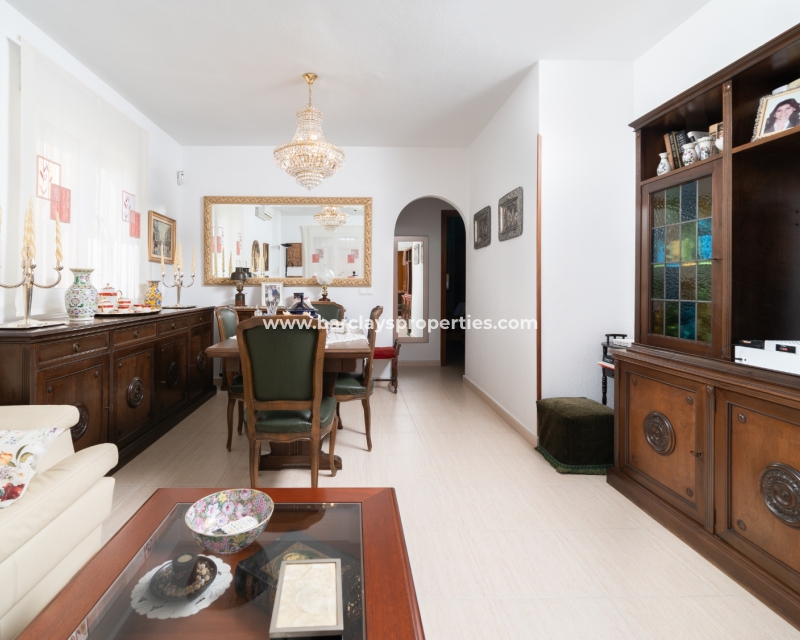 Resale - Detached - Urb. La Marina