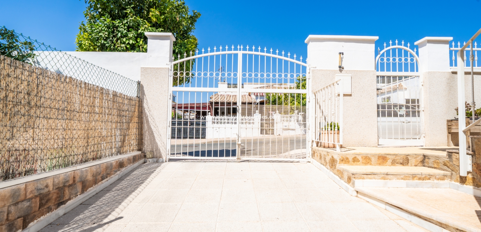 Resale - Detached - Urb. La Marina