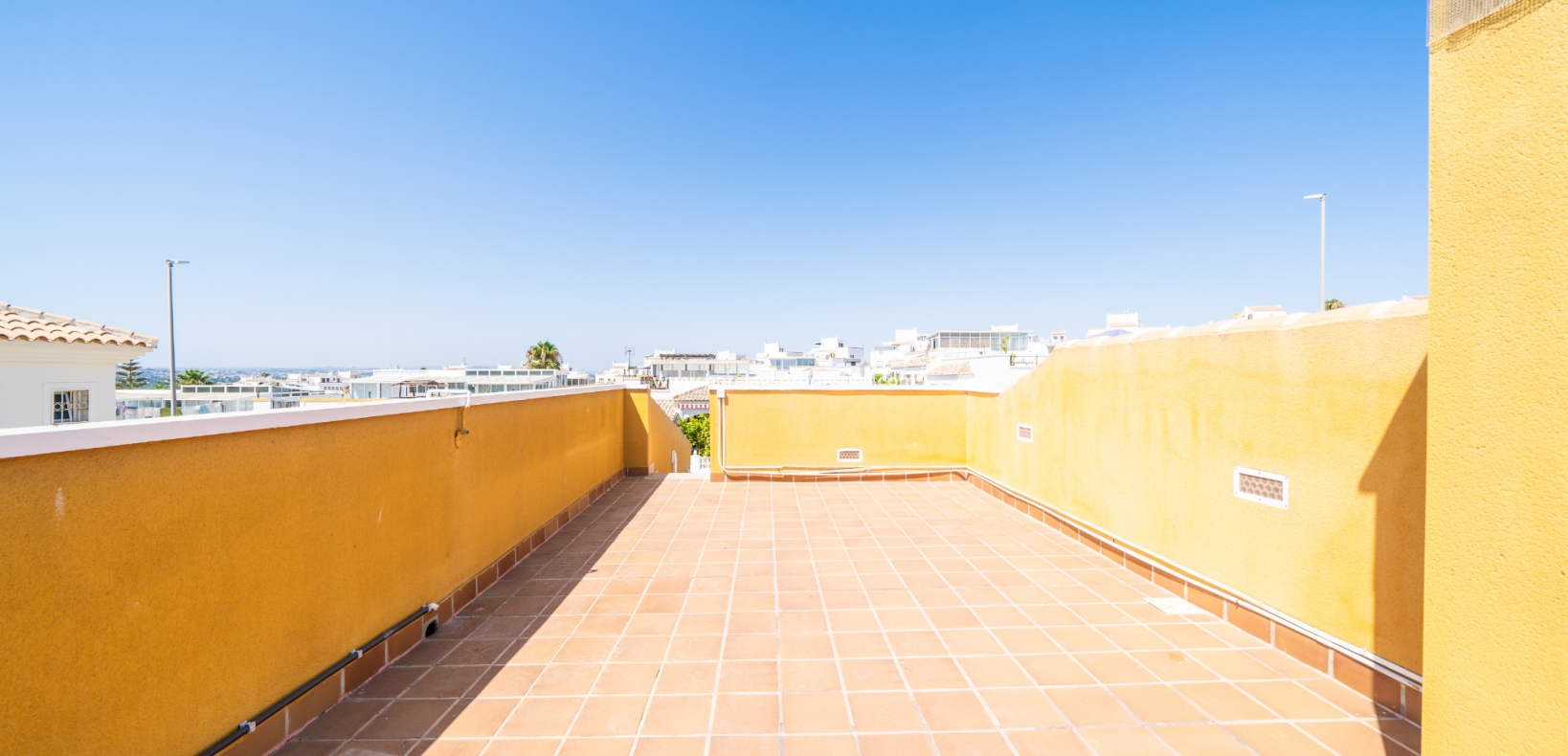 Resale - Detached - Urb. La Marina