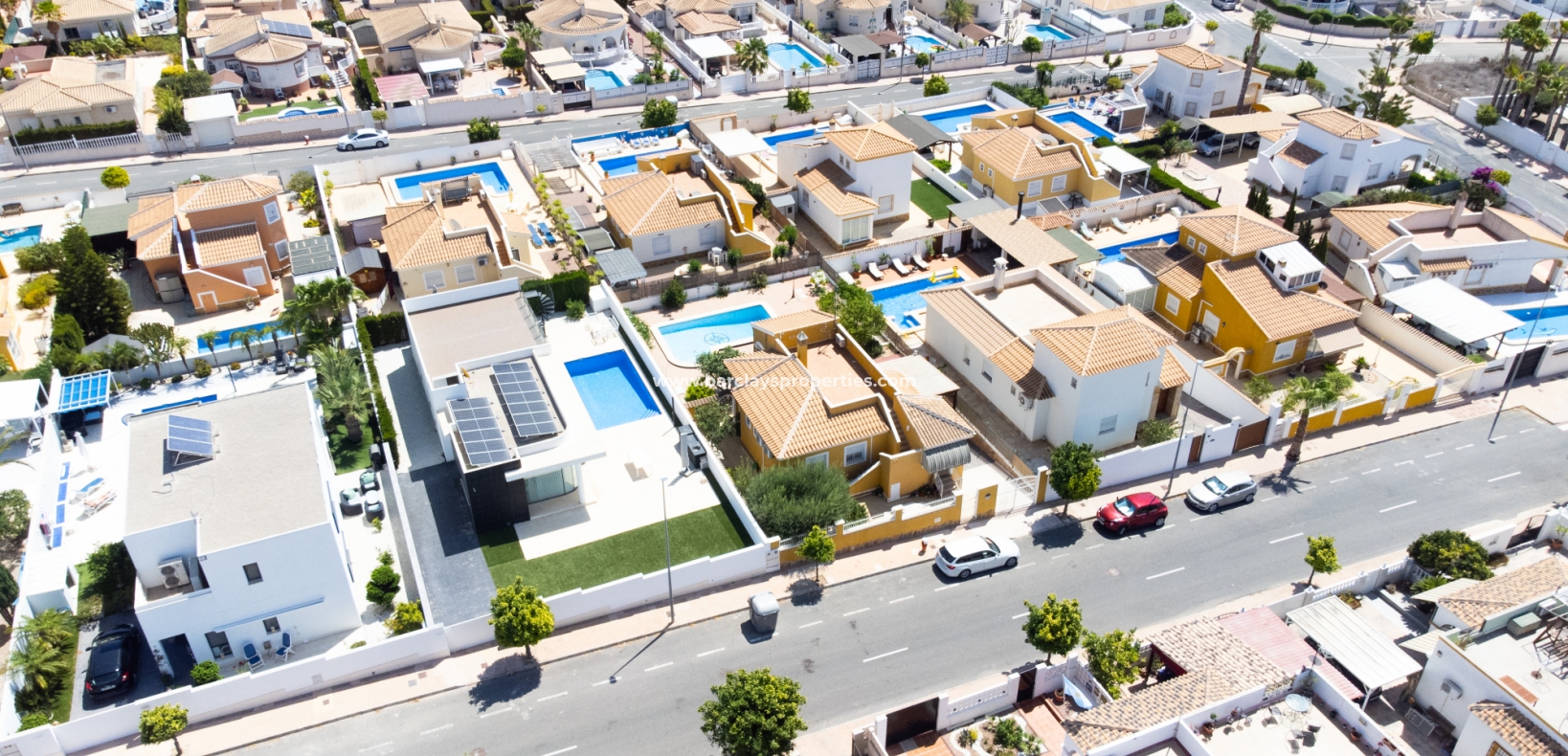 Resale - Detached - Urb. La Marina