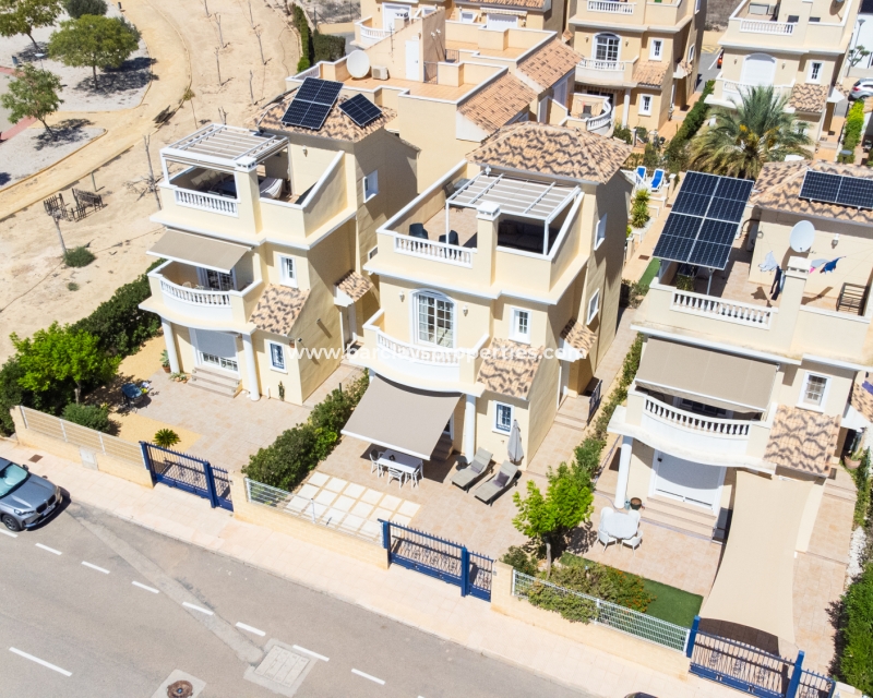 Resale - Detached - Urb. La Marina