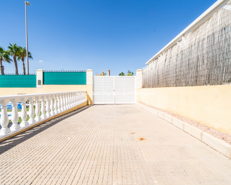 Resale - Detached - Urb. La Marina