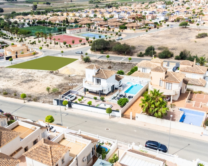 Resale - Detached - Urb. La Marina