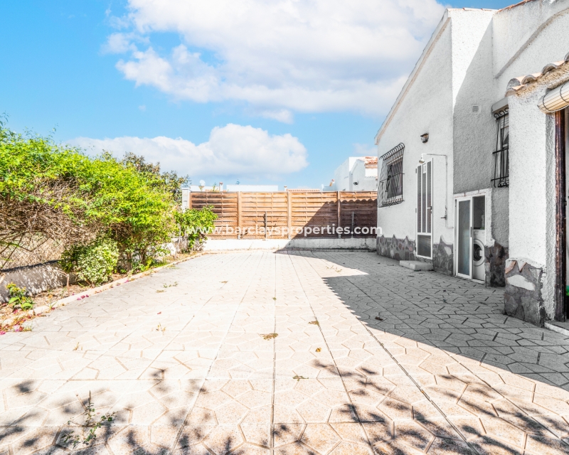 Resale - Detached - Urb. La Marina