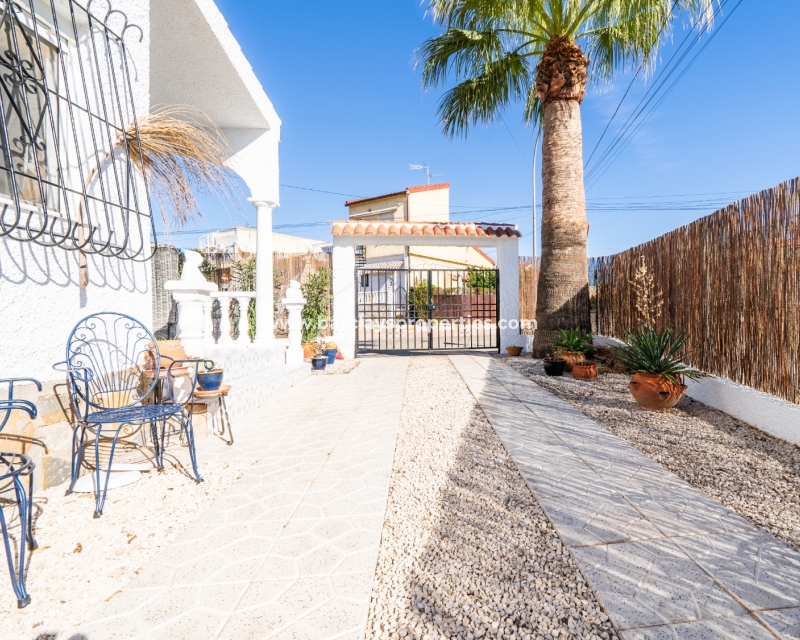 Resale - Detached - Urb. La Marina