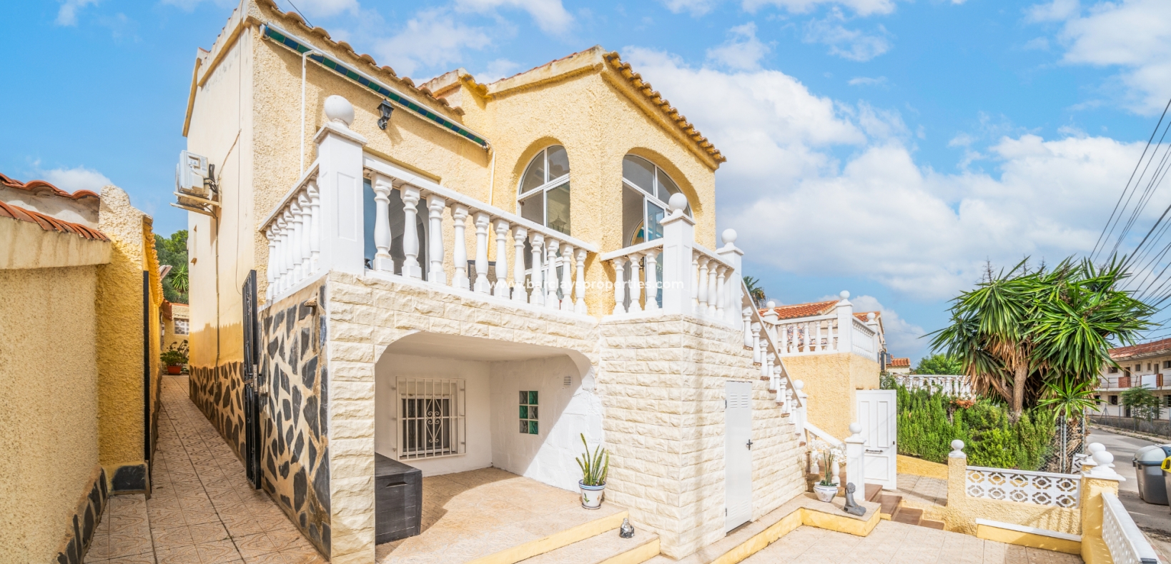 Resale - Detached - Urb. La Marina