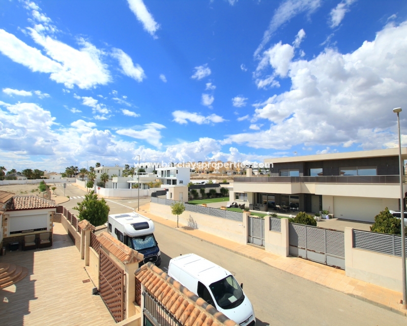 Resale - Detached - Urb. La Marina