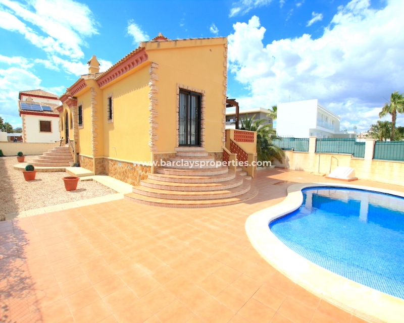 Resale - Detached - Urb. La Marina