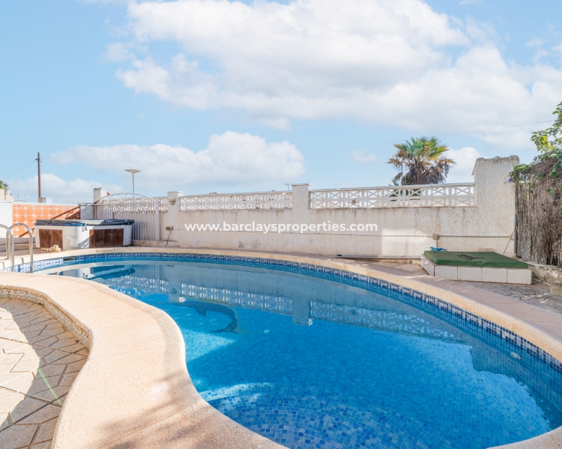 Resale - Detached - Urb. La Marina