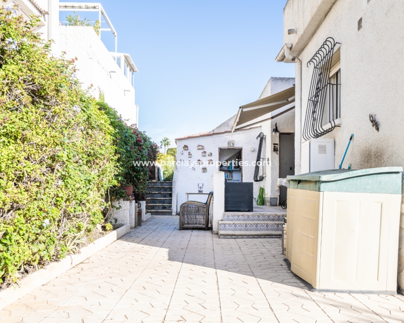 Resale - Detached - Urb. La Marina