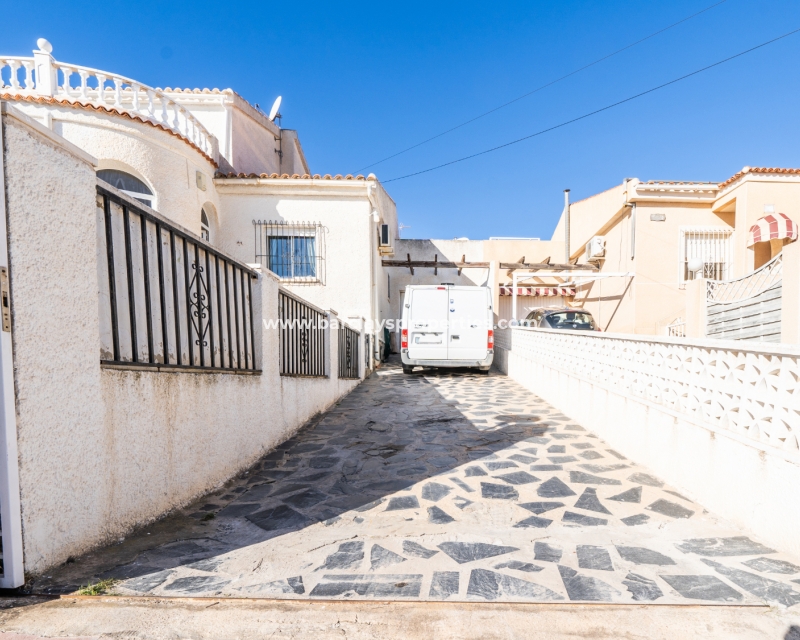 Resale - Detached - Urb. La Marina