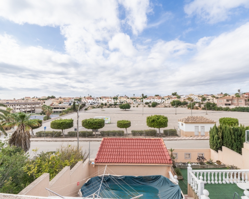 Resale - Detached - Urb. La Marina