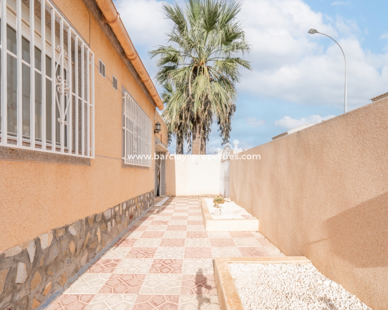 Resale - Detached - Urb. La Marina