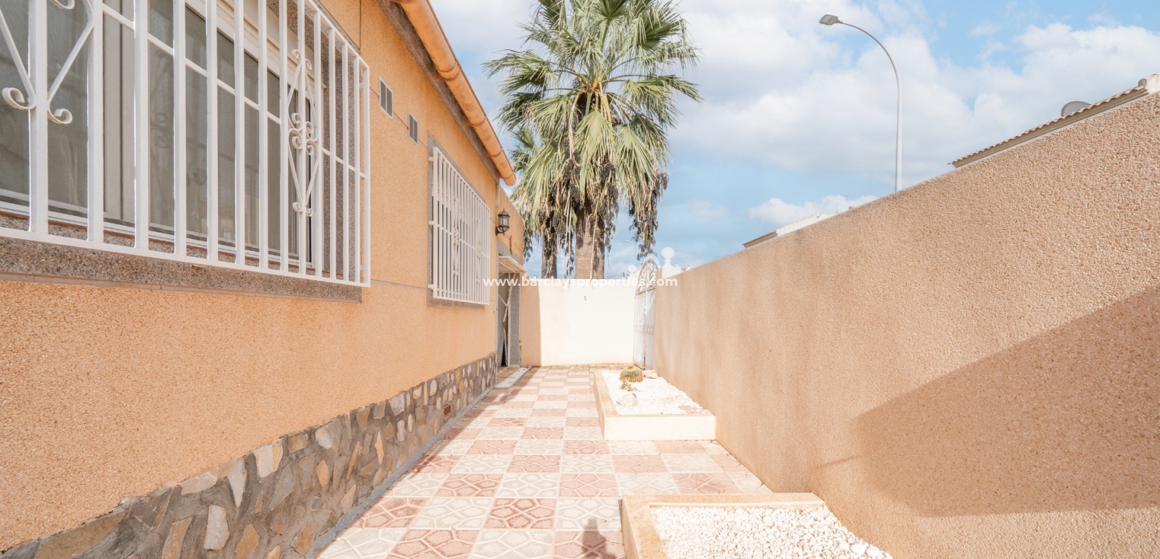 Resale - Detached - Urb. La Marina