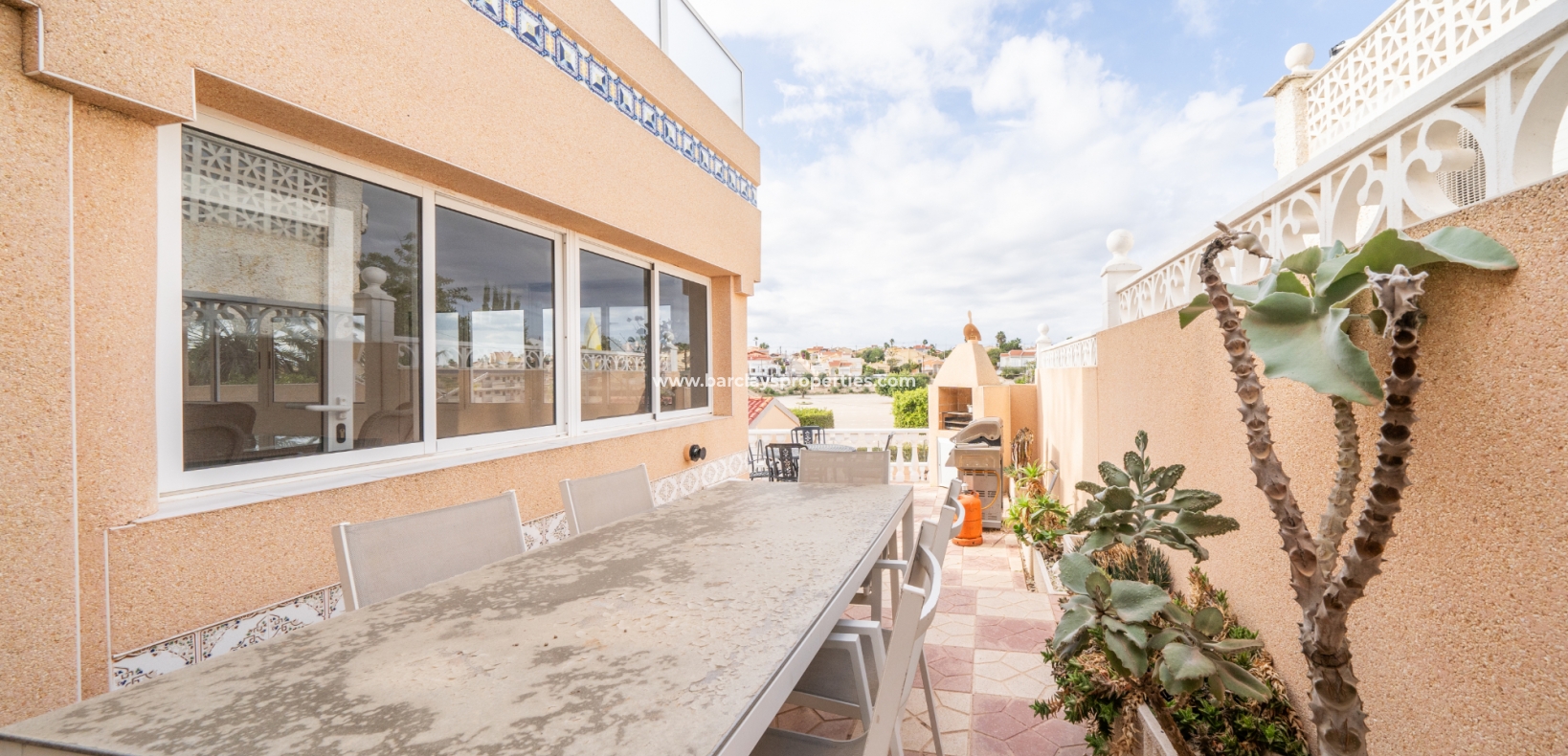 Resale - Detached - Urb. La Marina