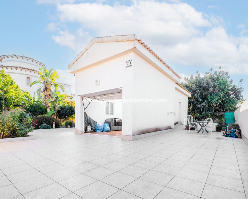 Resale - Detached - Urb. La Marina