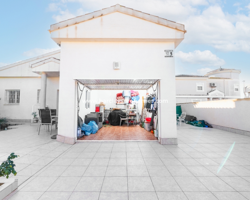 Resale - Detached - Urb. La Marina