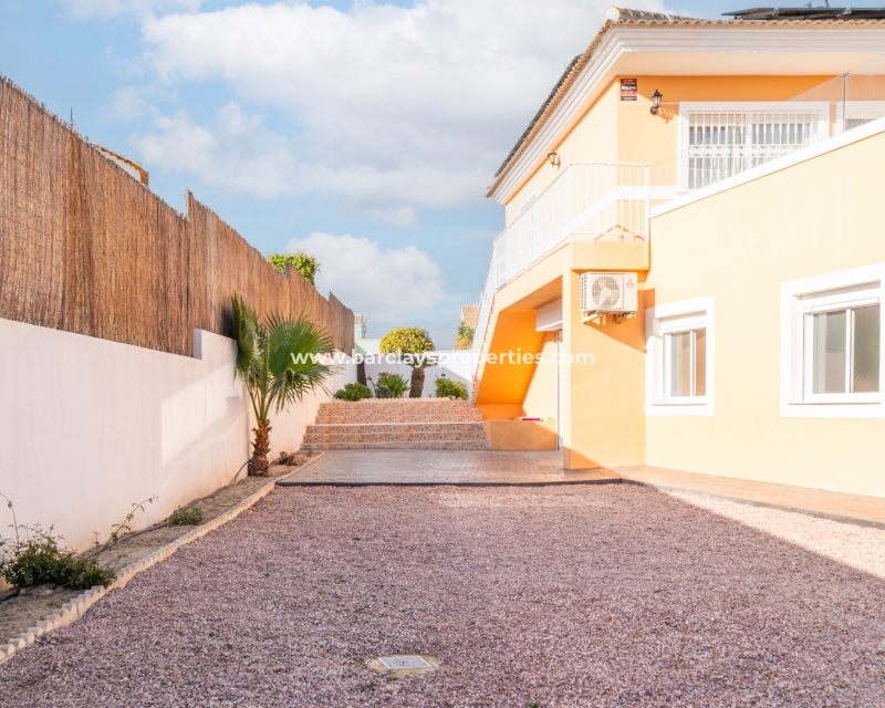 Resale - Detached - Urb. La Marina