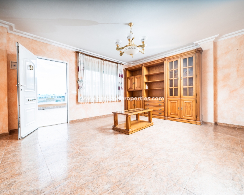 Resale - Detached - Urb. La Marina