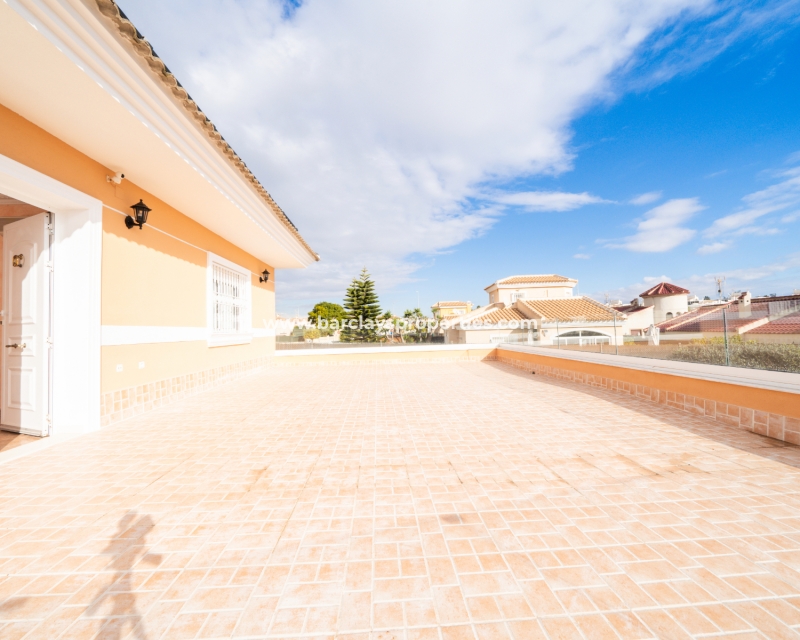 Resale - Detached - Urb. La Marina