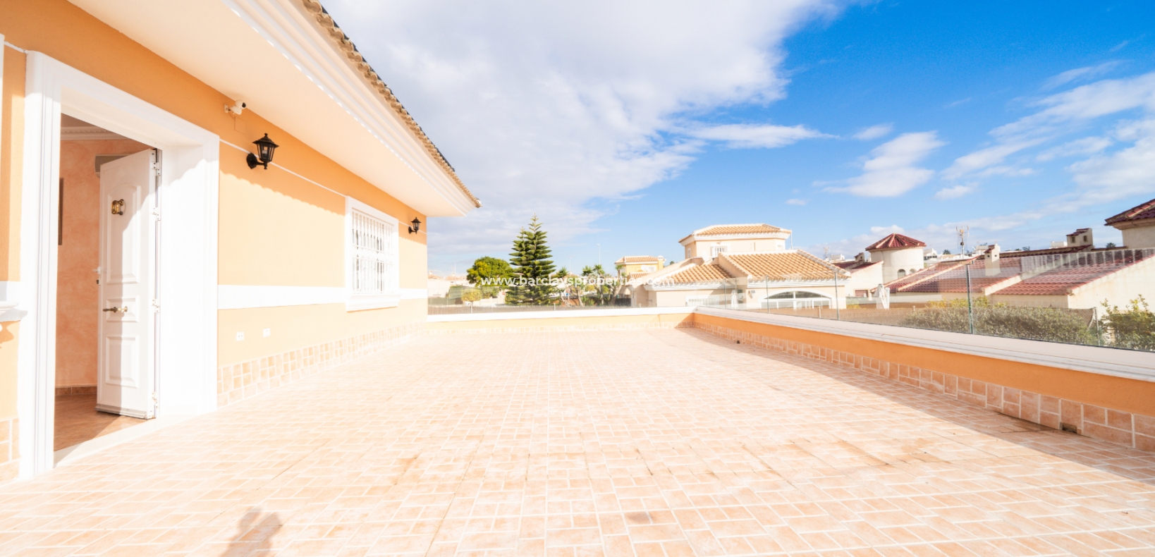 Resale - Detached - Urb. La Marina