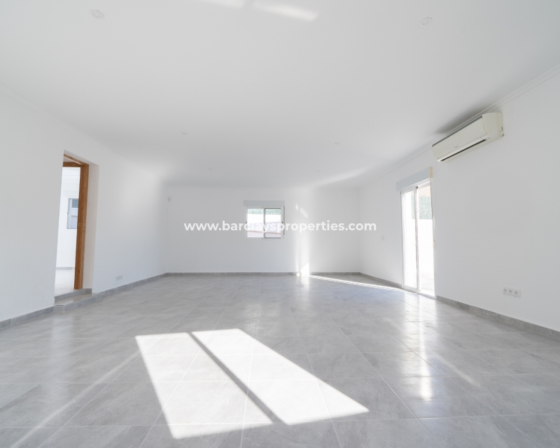 Resale - Detached - Urb. La Marina