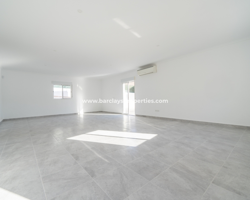 Resale - Detached - Urb. La Marina