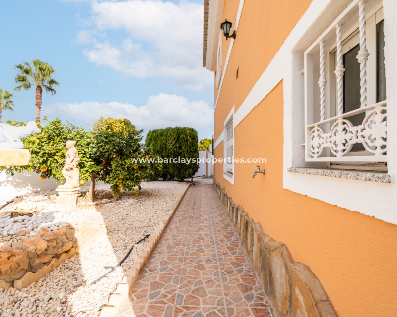 Resale - Detached - Urb. La Marina