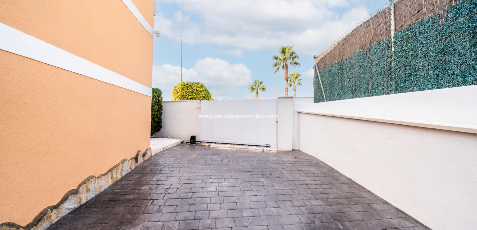 Resale - Detached - Urb. La Marina