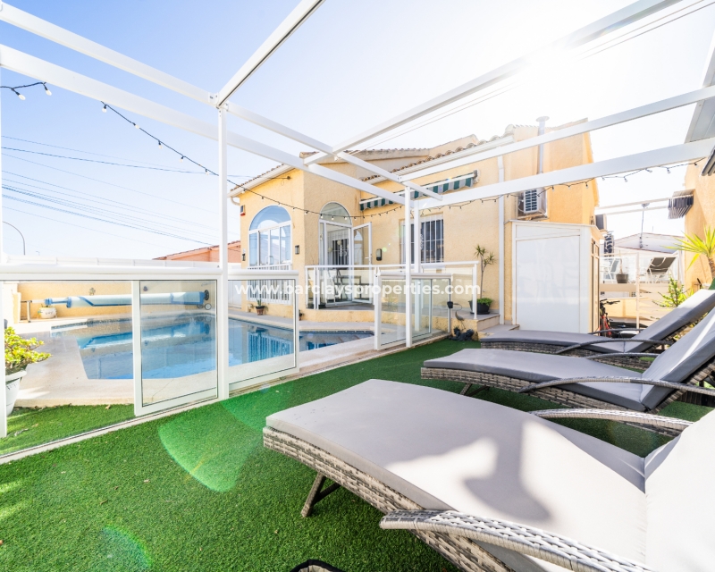 Resale - Detached - Urb. La Marina