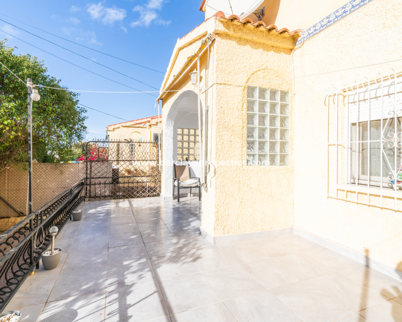 Resale - Detached - Urb. La Marina