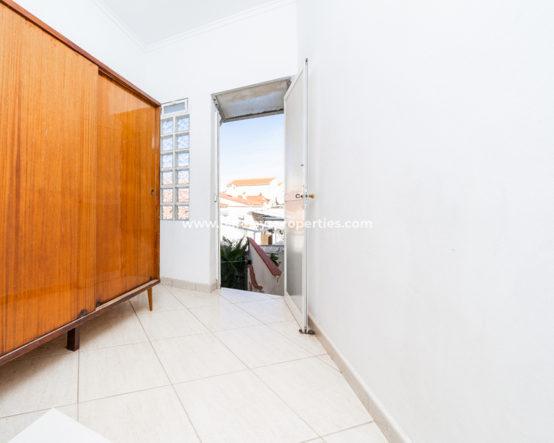 Resale - Detached - Urb. La Marina