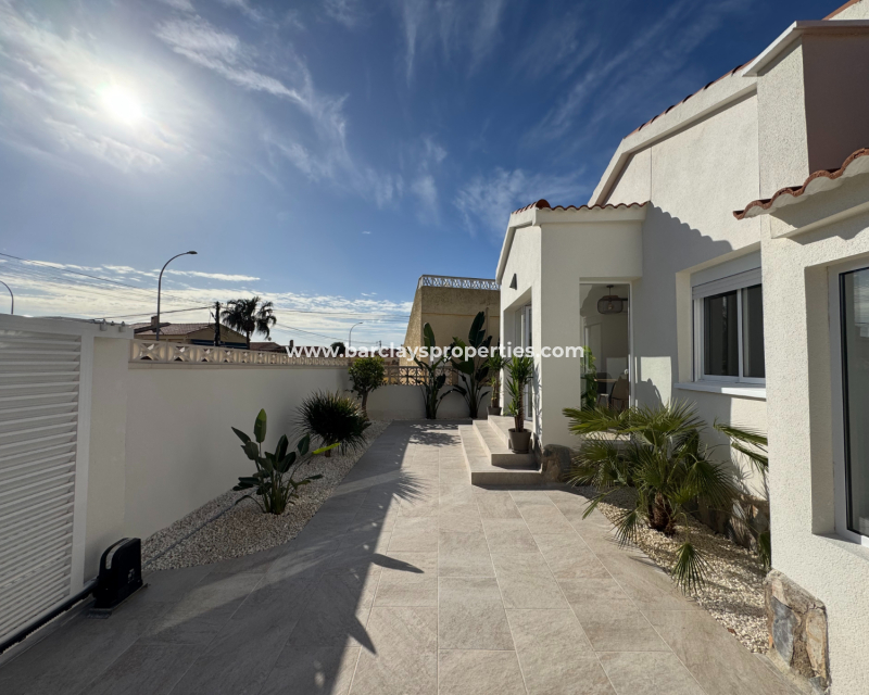 Resale - Detached - Urb. La Marina